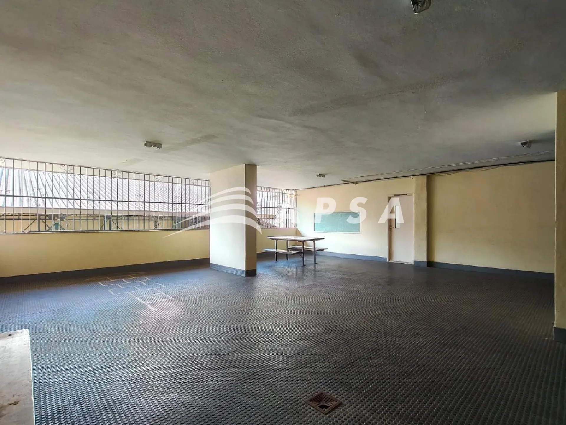 128 m² unfurnished apartment with 4 bedrooms and closed kitchen — photo 33