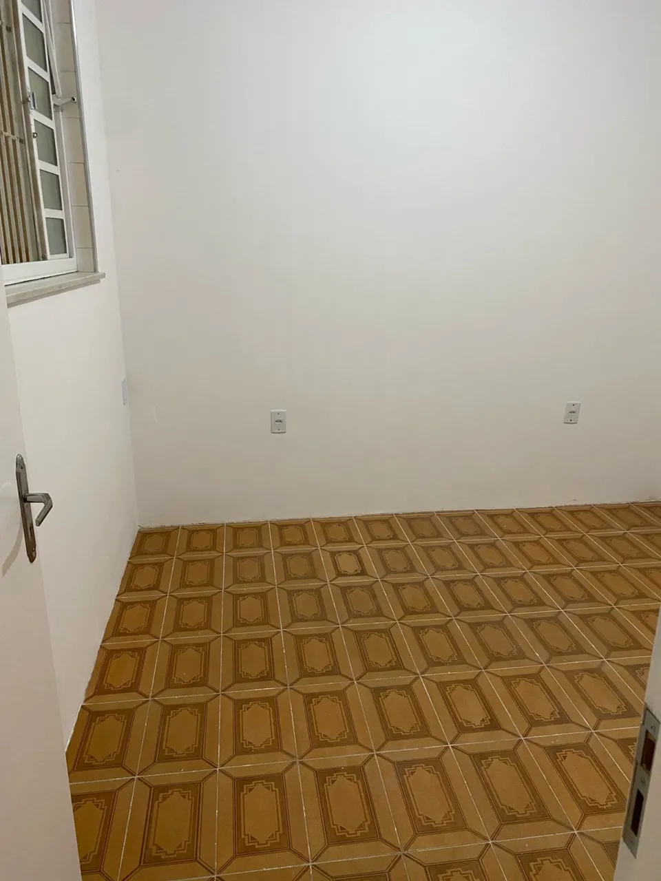 House with 2 bedrooms and 1 parking spot, enclosed kitchen — photo 14