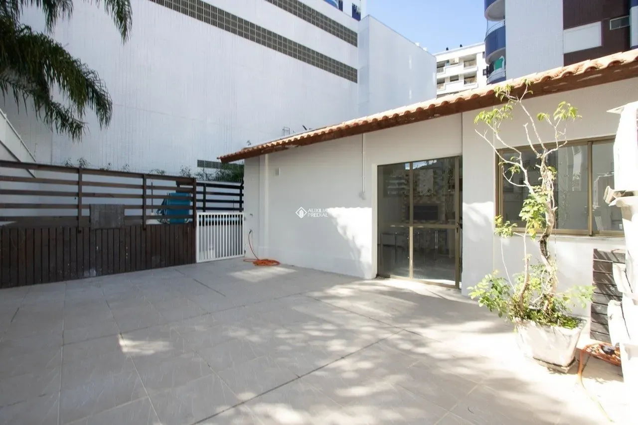 Apartamento amueblado con 3 dormitorios y jardín privado — photo 15