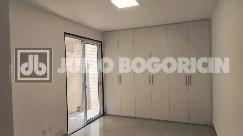 Unfurnished 2-bedroom apartment with open-plan kitchen — photo 3