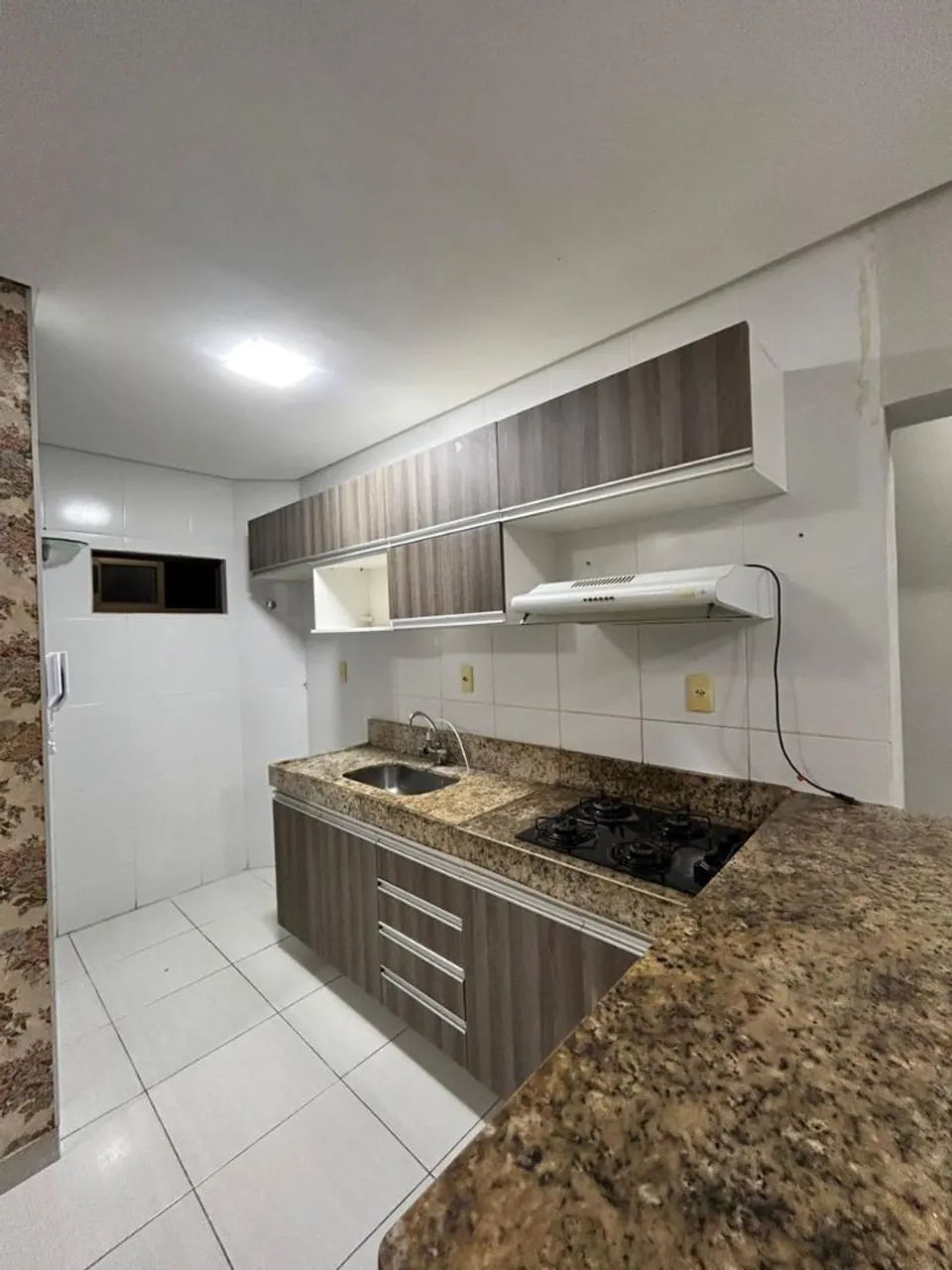 Apartamento sin muebles con 2 dormitorios y cocina cerrada