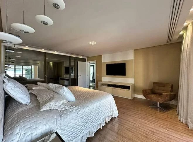 Casa mobiliada com 6 suítes e cozinha independente de 710 m² — photo 4
