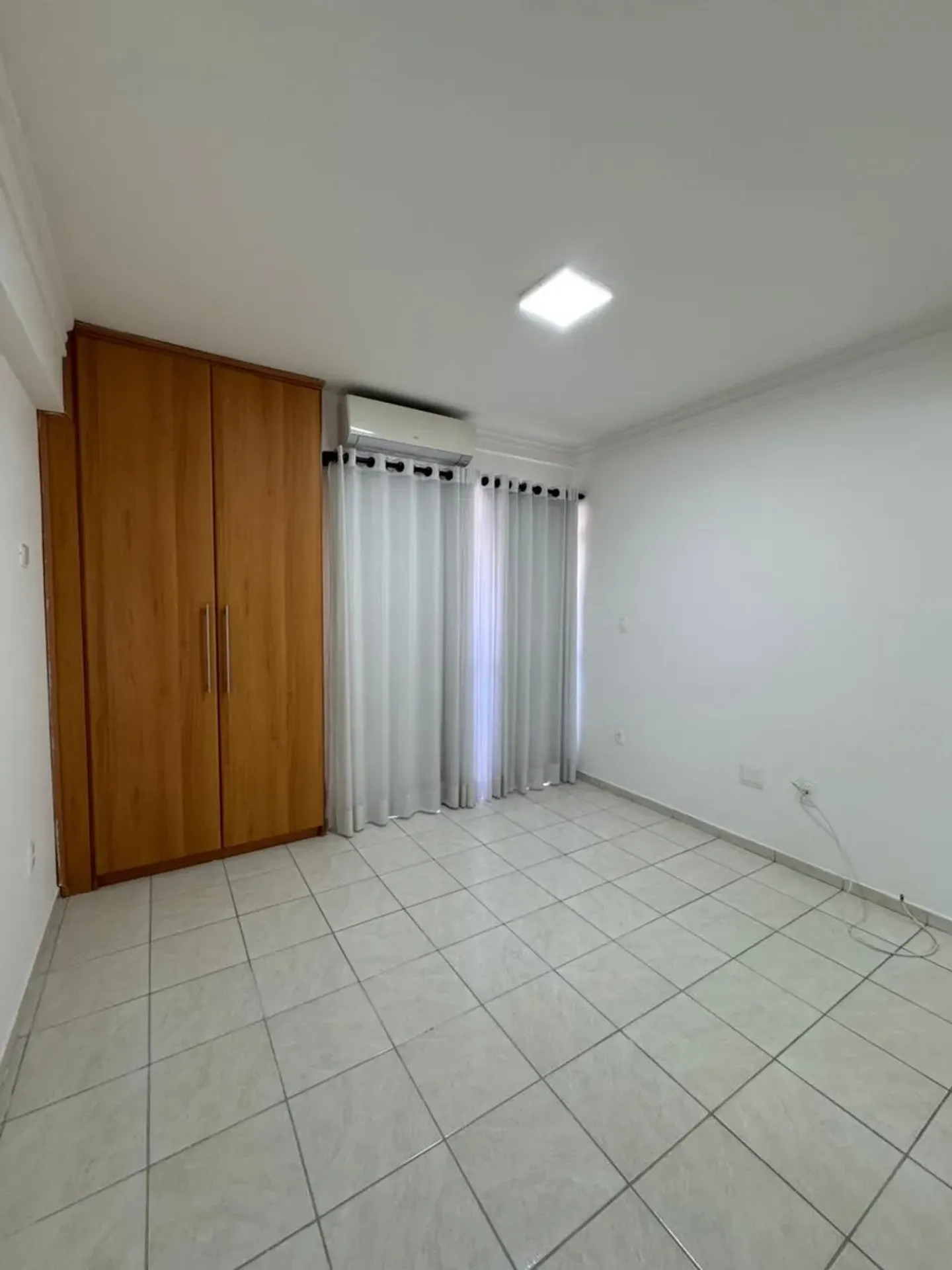 127 m² apartment with a separate kitchen and 3 bedrooms — photo 3