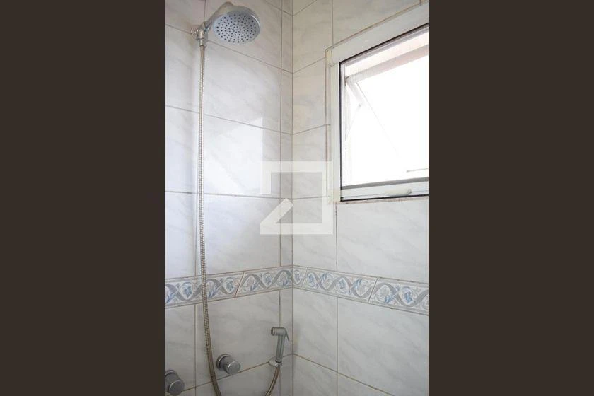 3-bedroom house with a walk-in closet in Curitiba — photo 40