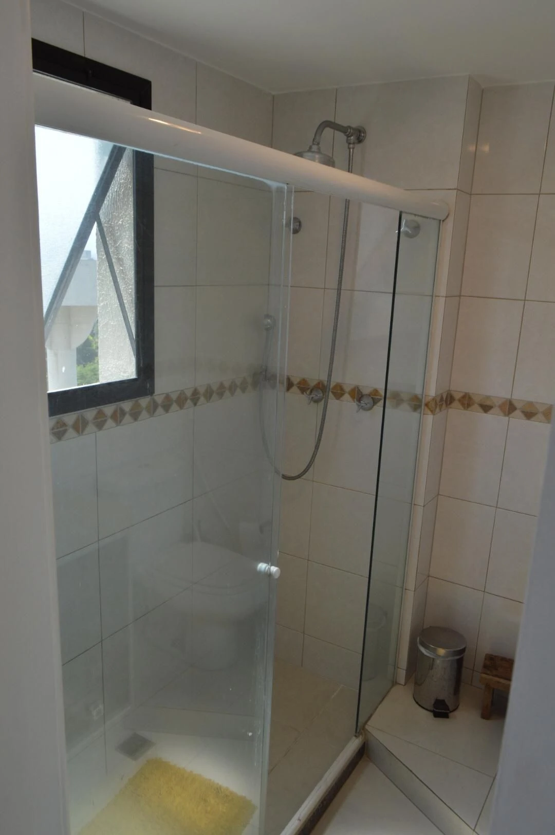 Glass-enclosed balcony in a 3-bedroom apartment, 85 m² — photo 62