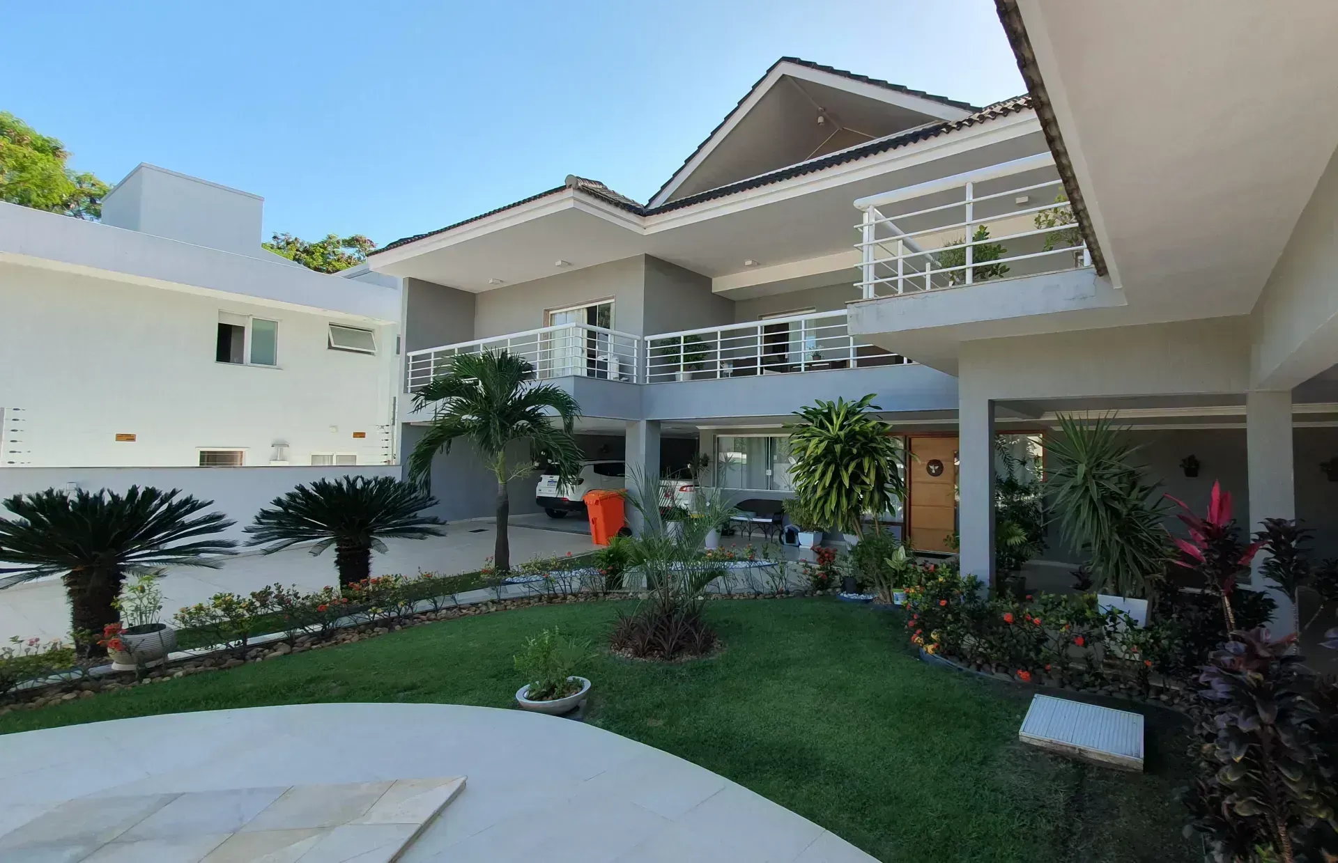 650 m² house with 6 en-suite bedrooms and 4 parking spots — photo 37