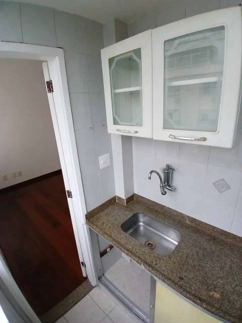 1-bedroom 40 m² apartment with a separate, closed kitchen — photo 2