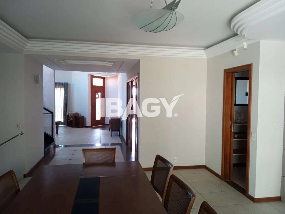 Casa com 3 dormitórios e varanda, bem cuidada — photo 5