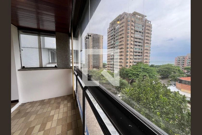 Glass-enclosed balcony in a 3-bedroom apartment, 103 m² — photo 7