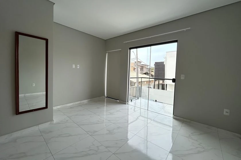 Unfurnished house with 3 bedrooms and open-plan kitchen — photo 7
