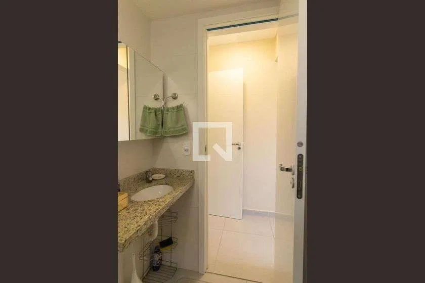 2-bedroom apartment with a walk-in closet in Curitiba — photo 22