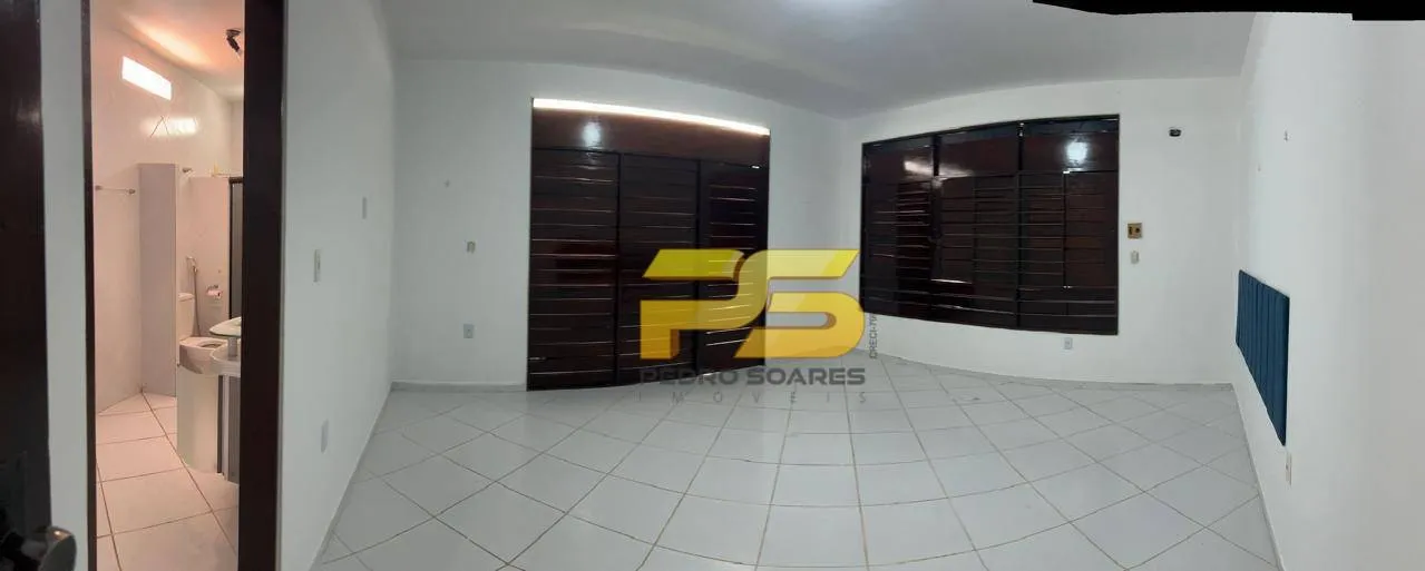 House with 5 bedrooms and 3 en-suite baths, 250 m² — photo 15
