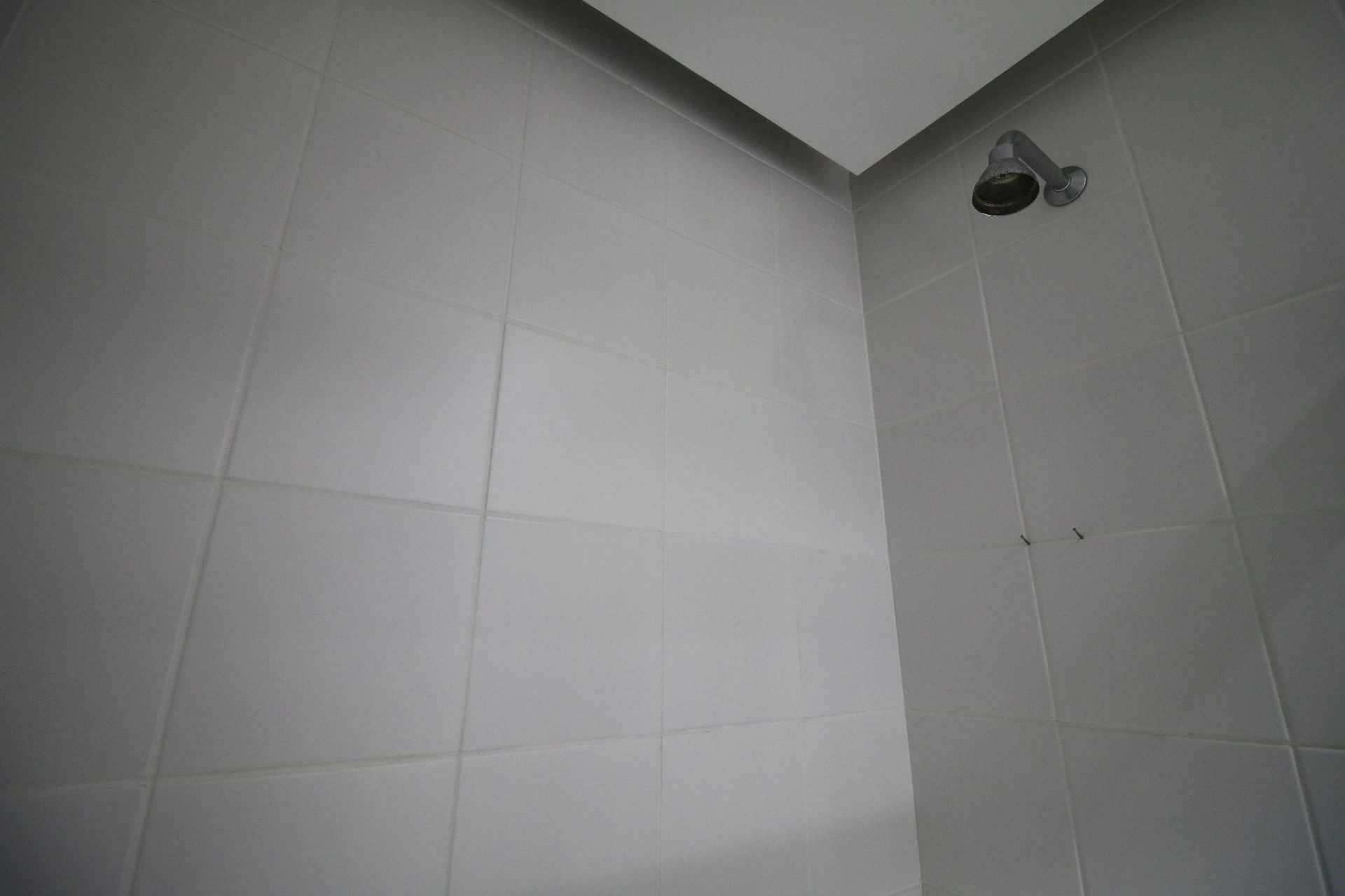 Furnished 3-bedroom apartment with balcony and pool — photo 33