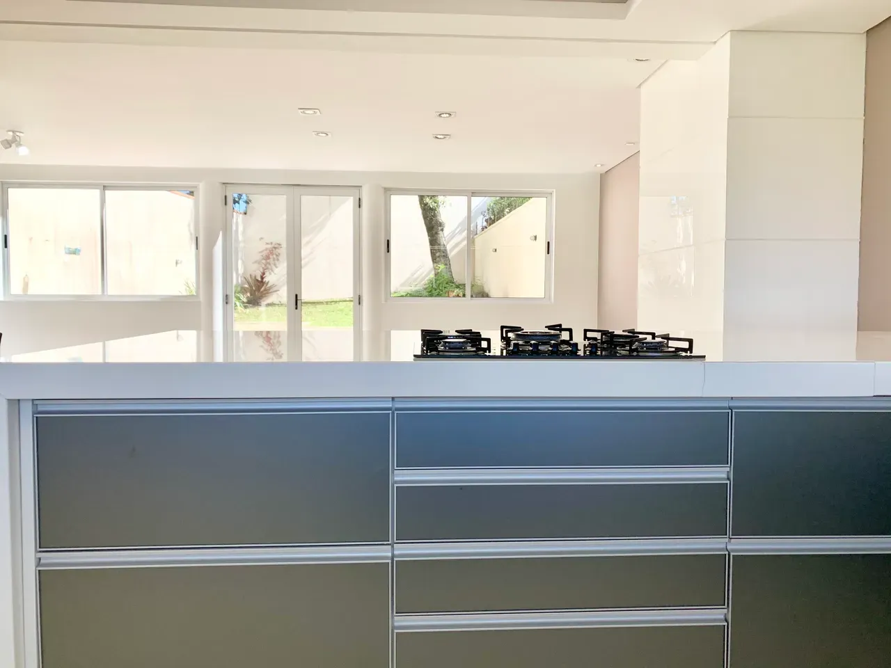 Unfurnished house with open-plan gas kitchen — photo 13