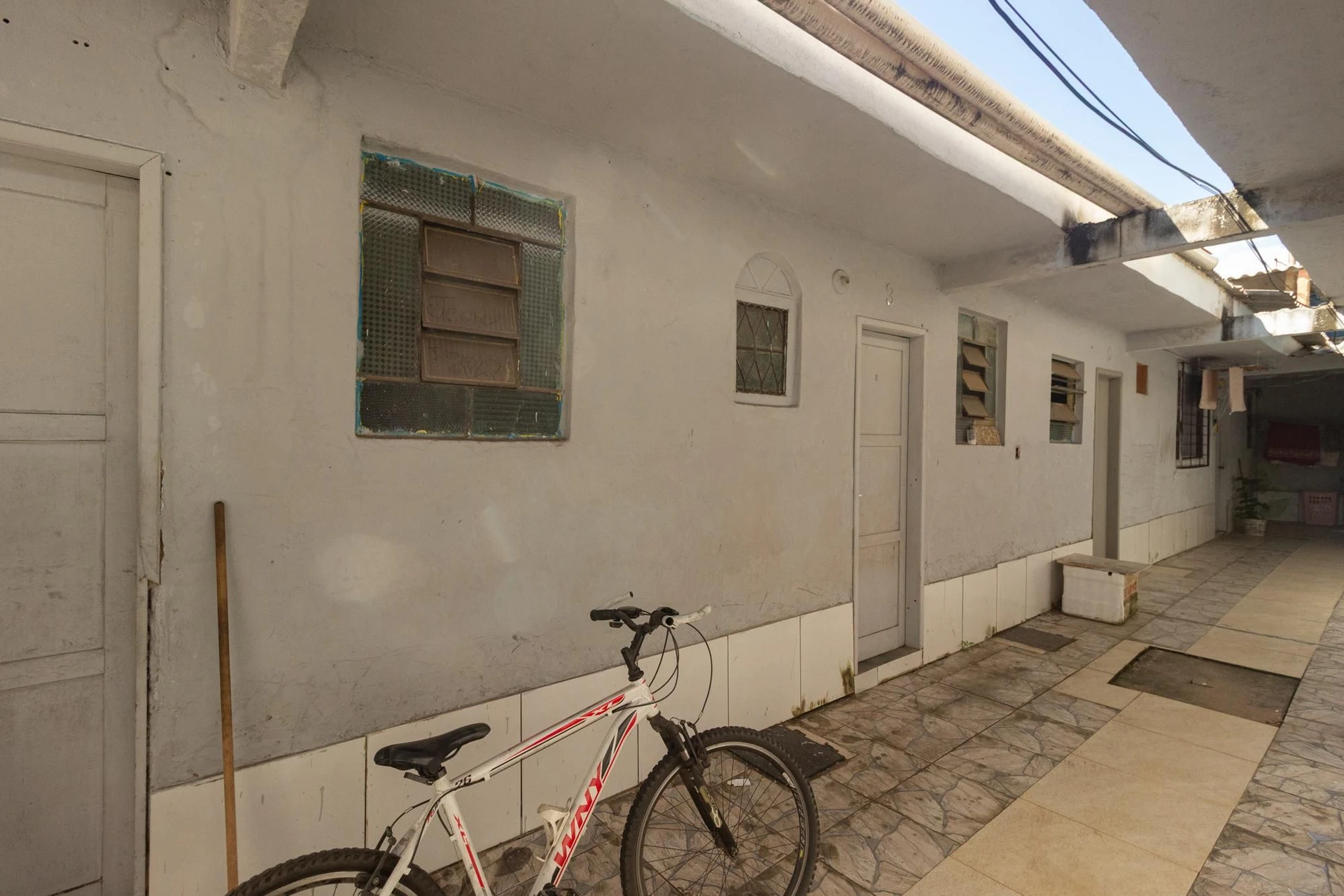 1-bedroom unfurnished studio with 1 bathroom and parking — photo 12