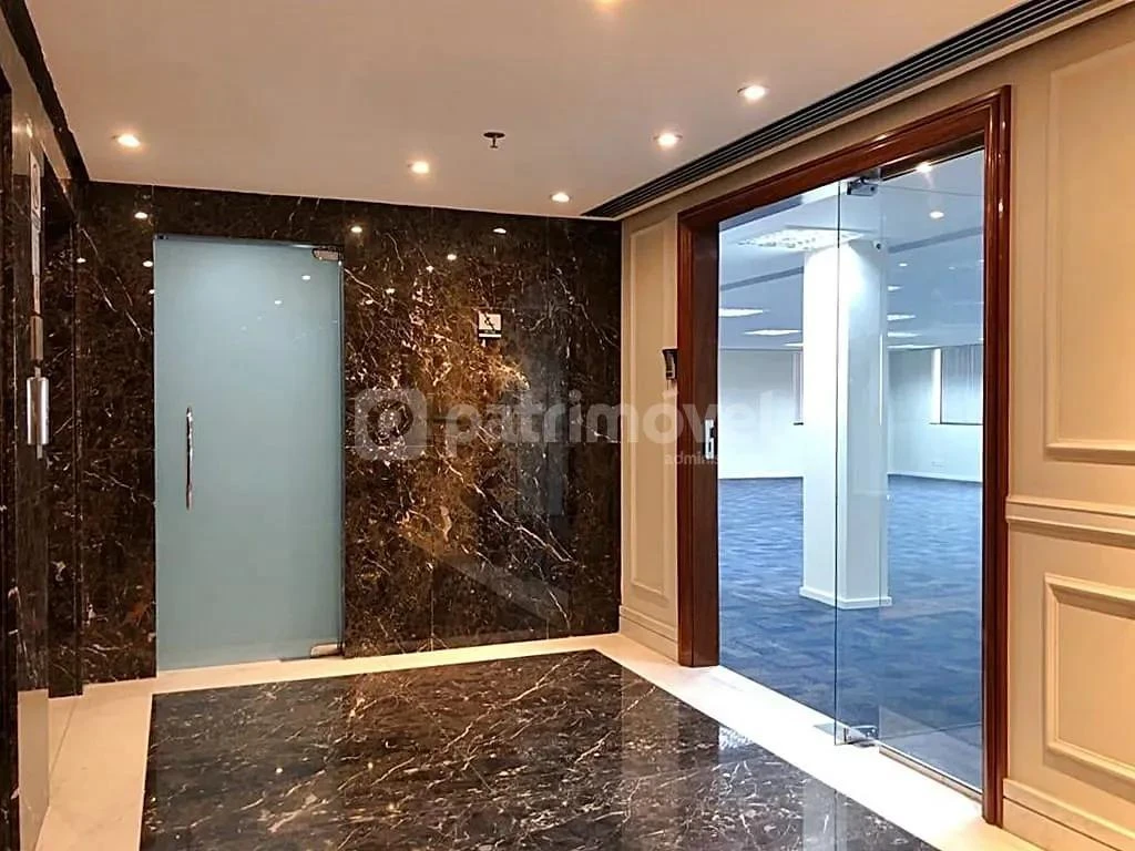 Unfurnished 350 m² apartment with built-in cabinets — photo 22