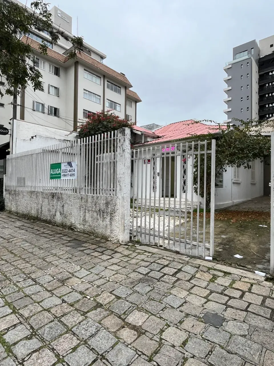 Unfurnished commercial house with 5 bedrooms and 2 baths — photo 17