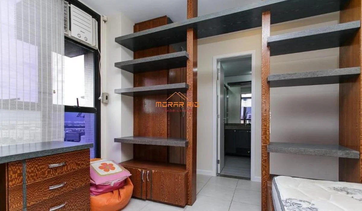 Duplex penthouse with 3 en-suite bedrooms and glass balcony — photo 29