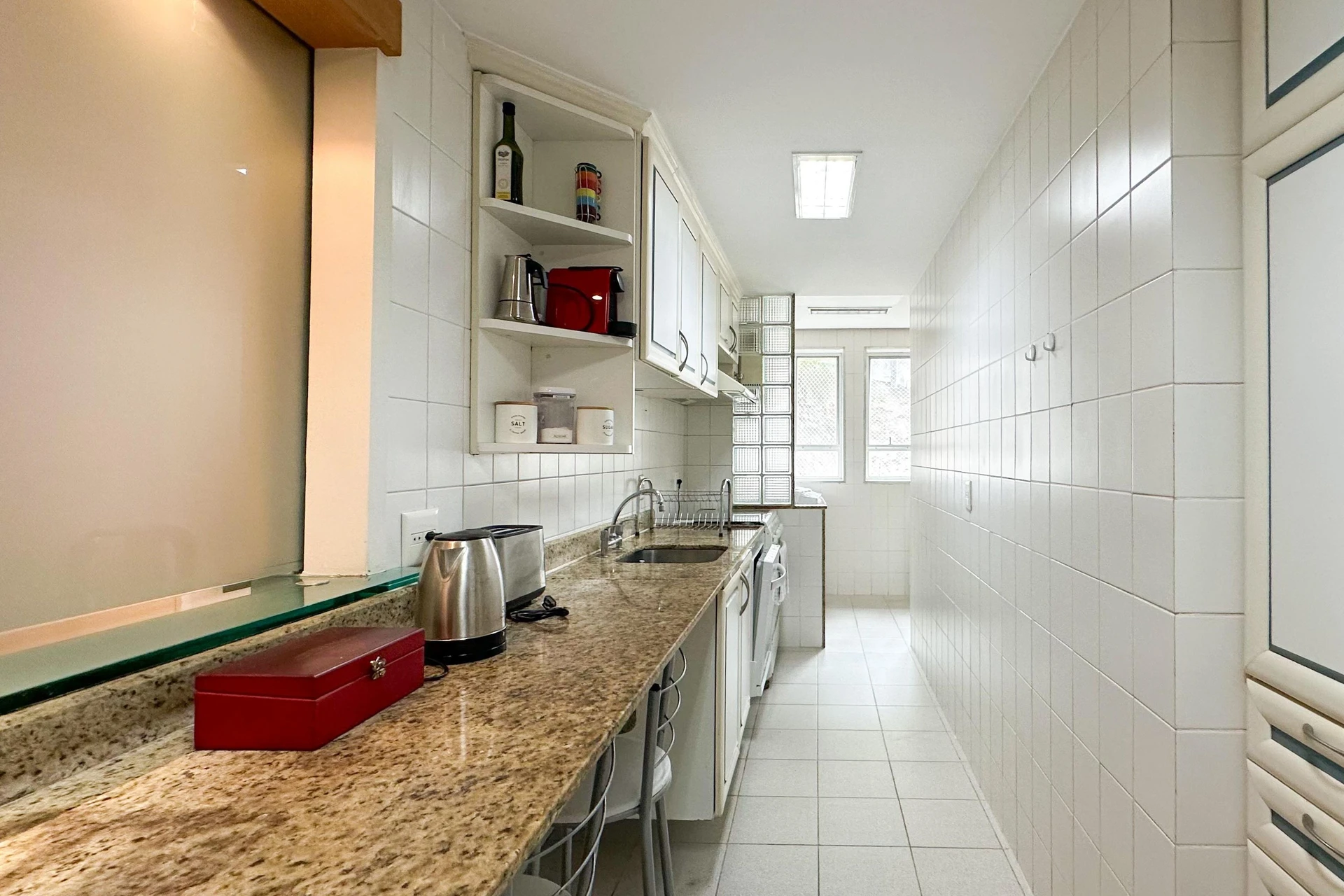 Furnished apartment with 2 bedrooms and built-in wardrobes — photo 2