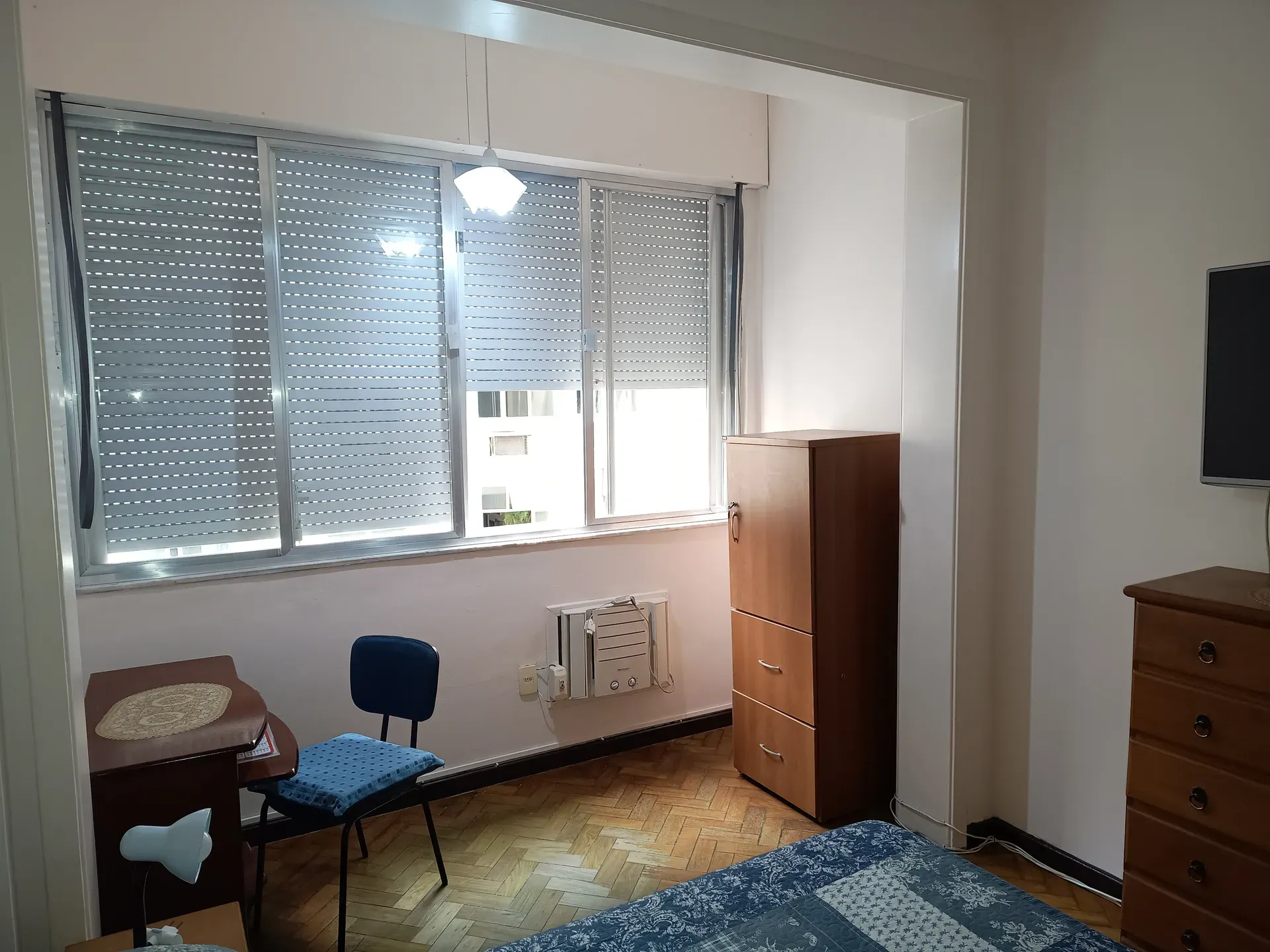 Balcony with a grill in a one-bedroom apartment, 30 m² — photo 13