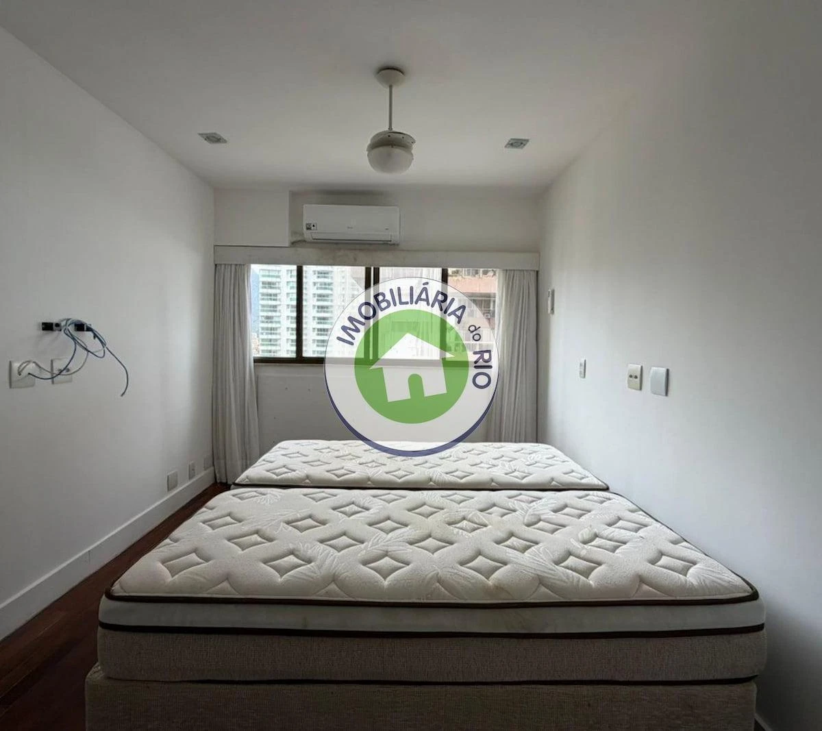 4-bedroom rental with 5 bathrooms and water views — photo 37