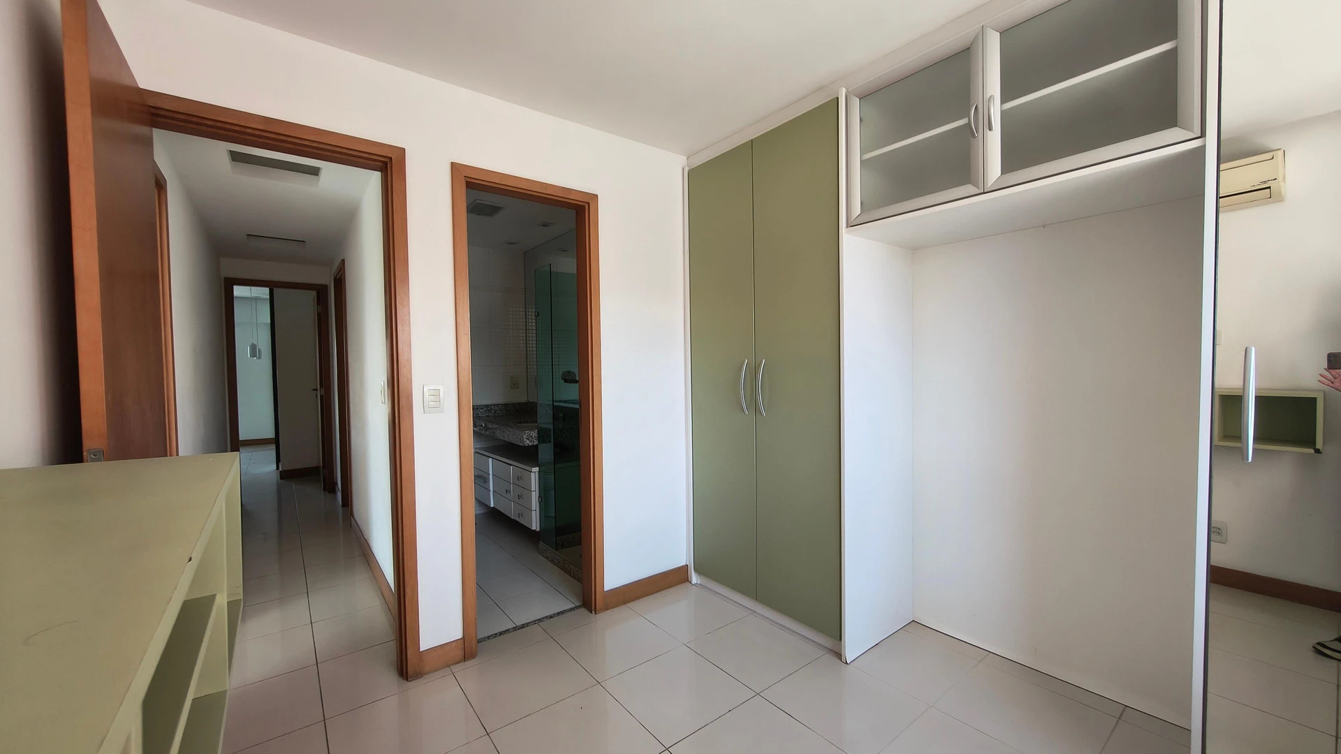 Apartamento com 3 suítes e fogão a gás na cozinha — photo 42