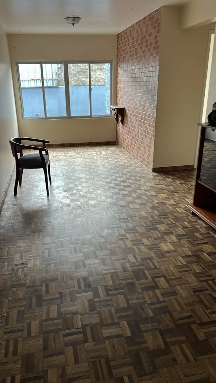 Wood or laminate floors in a 3-bedroom apartment, 90 m²