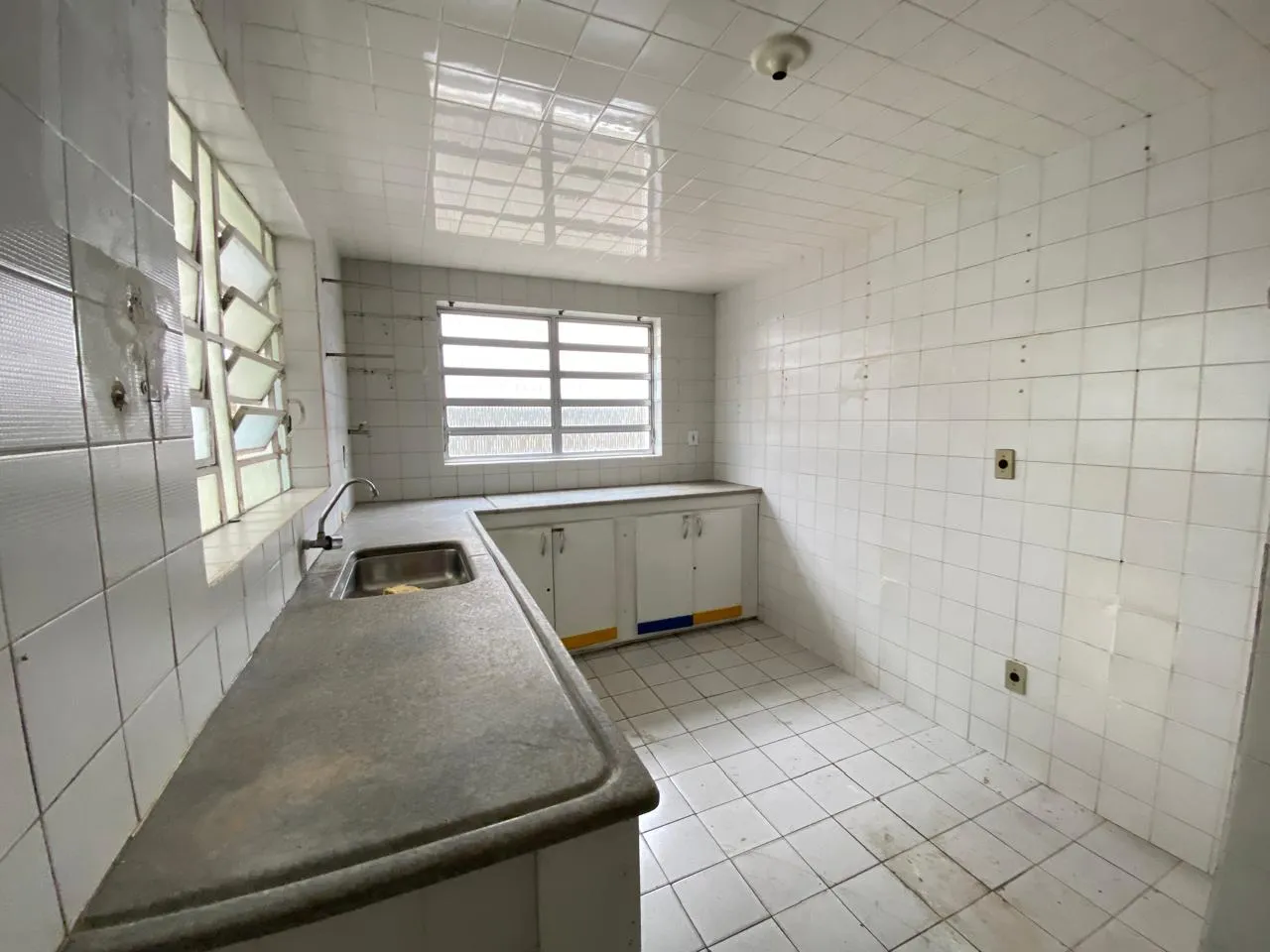 Unfurnished house with 5 bedrooms and 621 m² — photo 14