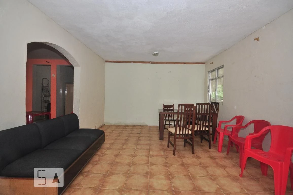 Unfurnished apartment with 2 bedrooms and pets allowed