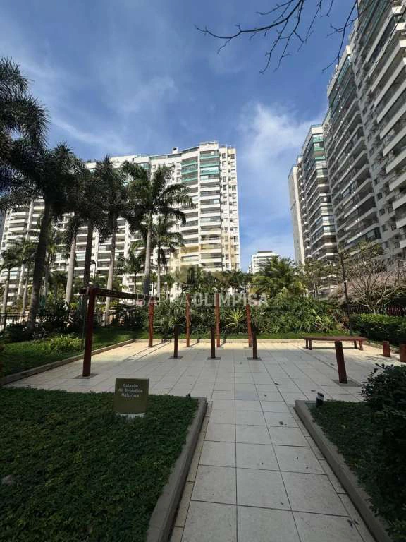 Furnished 2-bedroom apartment with a private BBQ — photo 29
