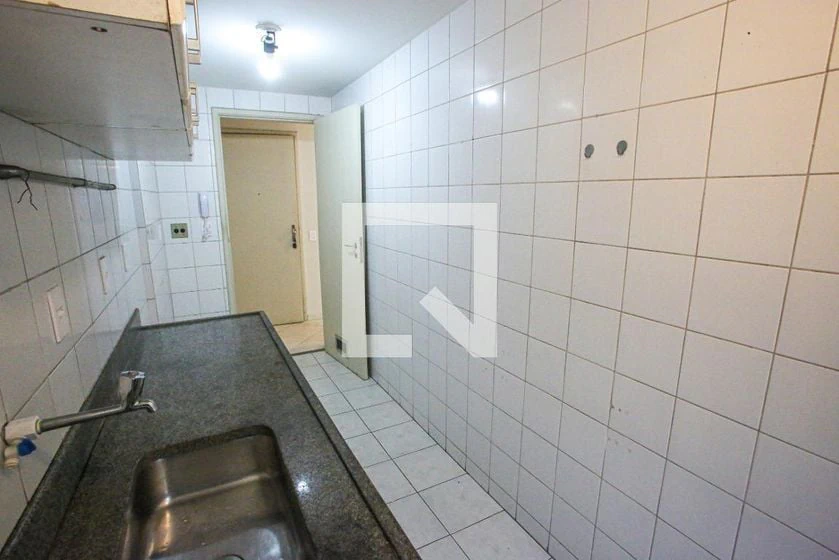 2-bedroom apartment in a building with a gym — photo 12