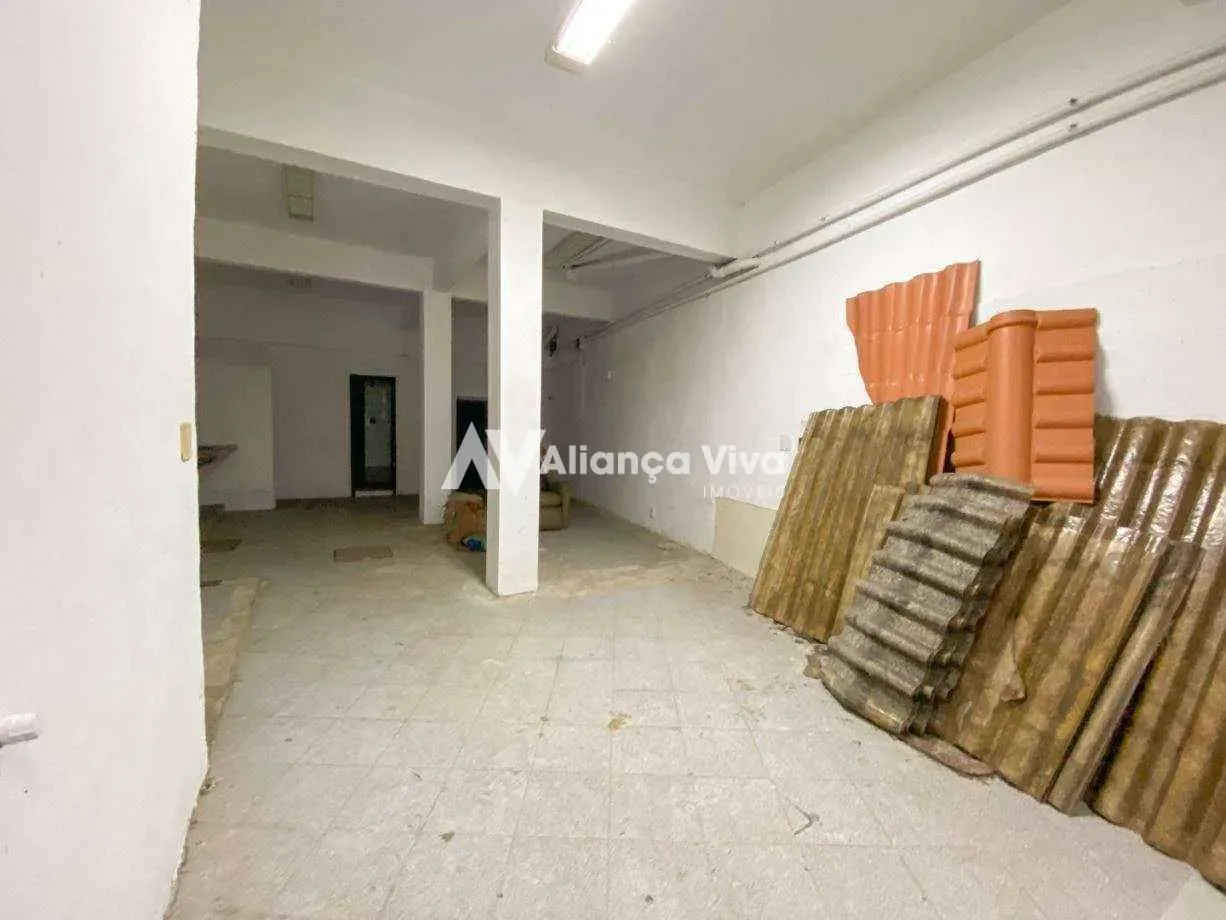 Casa, 824 m², com janelas do piso ao teto — photo 37