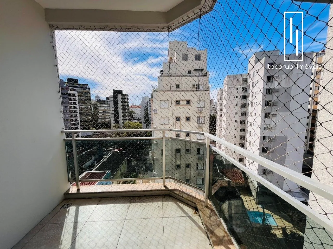 Departamento con balcón cerrado con vidrio en Florianópolis — photo 9