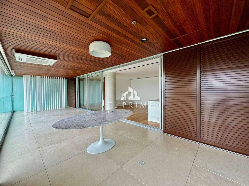 Furnished 1-bedroom apartment with an enclosed balcony — photo 27