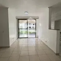 2-bedroom apartment in a building with a tennis court — photo 2