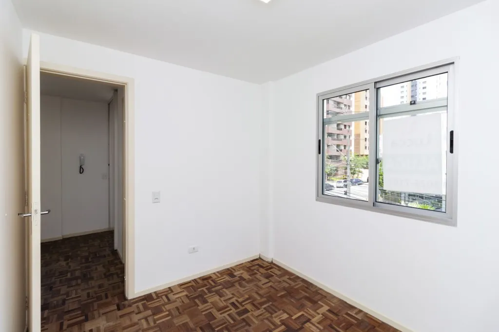 Apartment, 39 m², with wood or laminate floors — photo 3