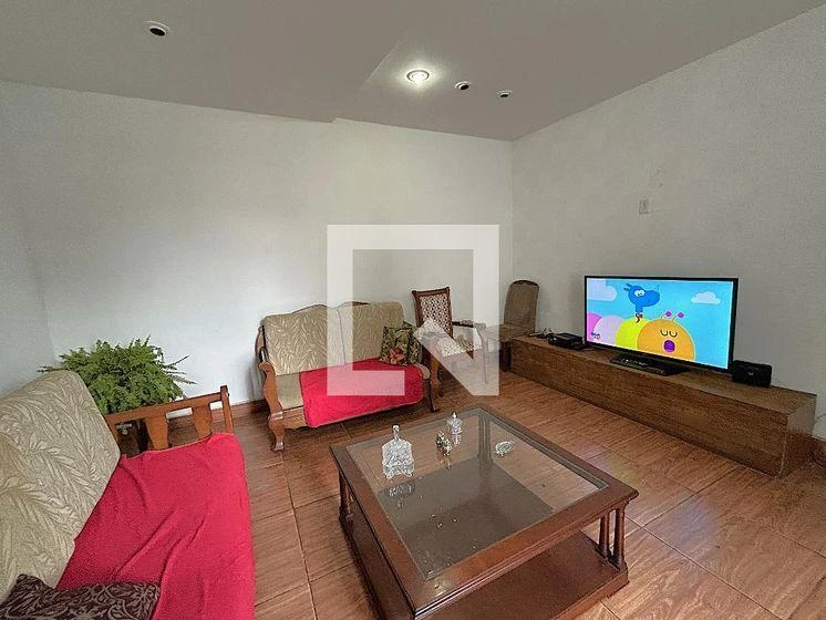 270 m² house with a glass-enclosed balcony and a dryer