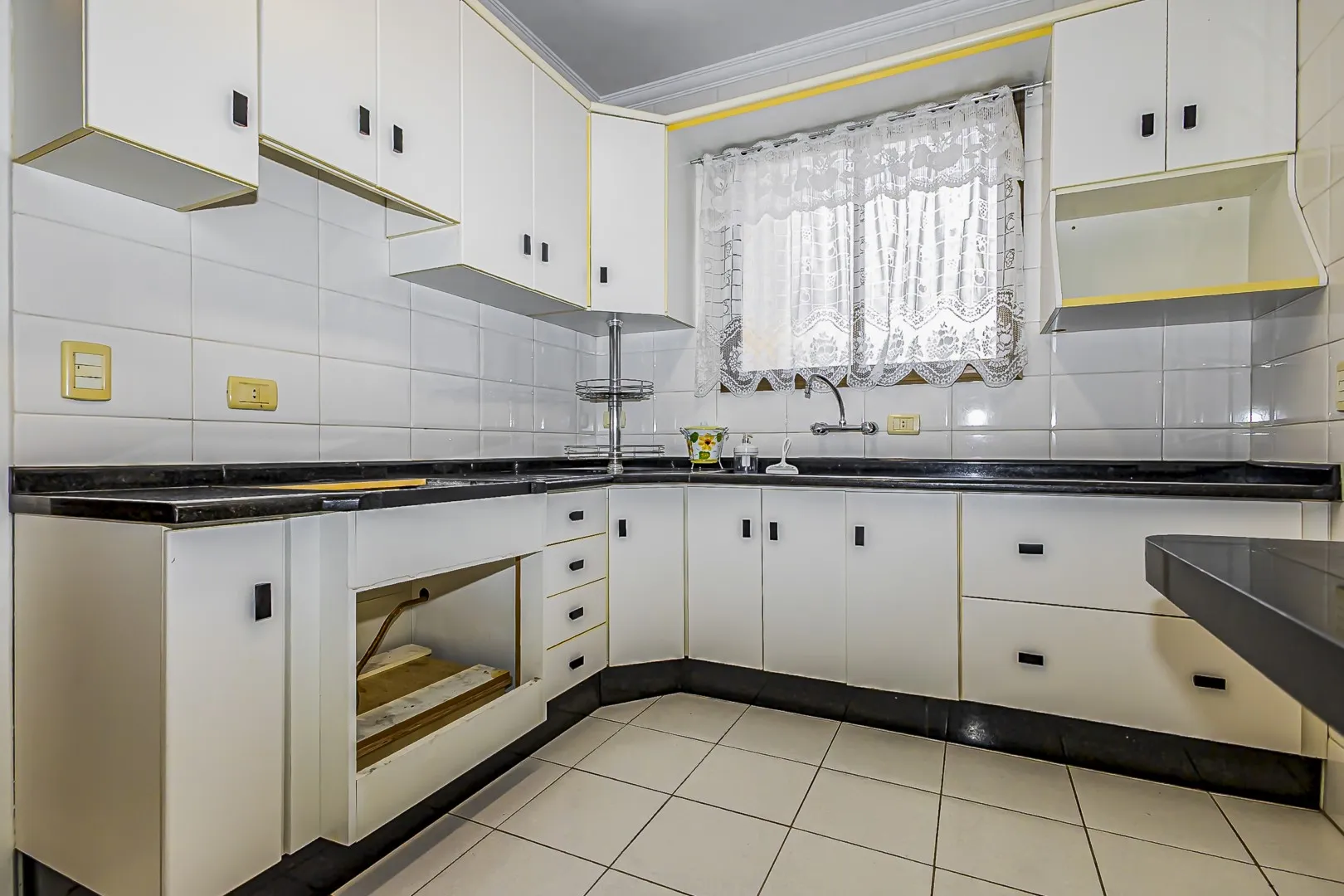 Квартира с балконом 136 м² и 3 спальнями — photo 28