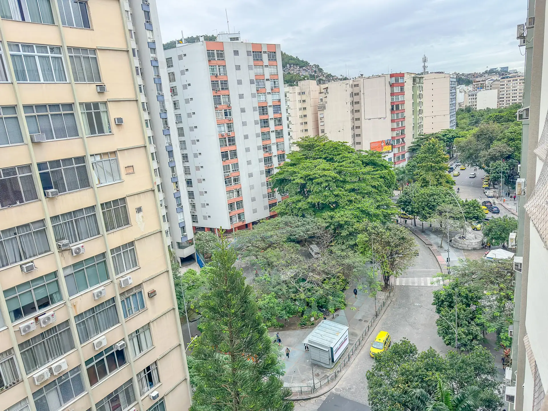 Ванна та 4 спальні: квартира 206 м² — photo 36