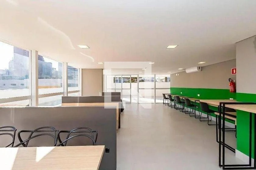 27 m² studio with a glass-enclosed balcony and a home office — photo 14