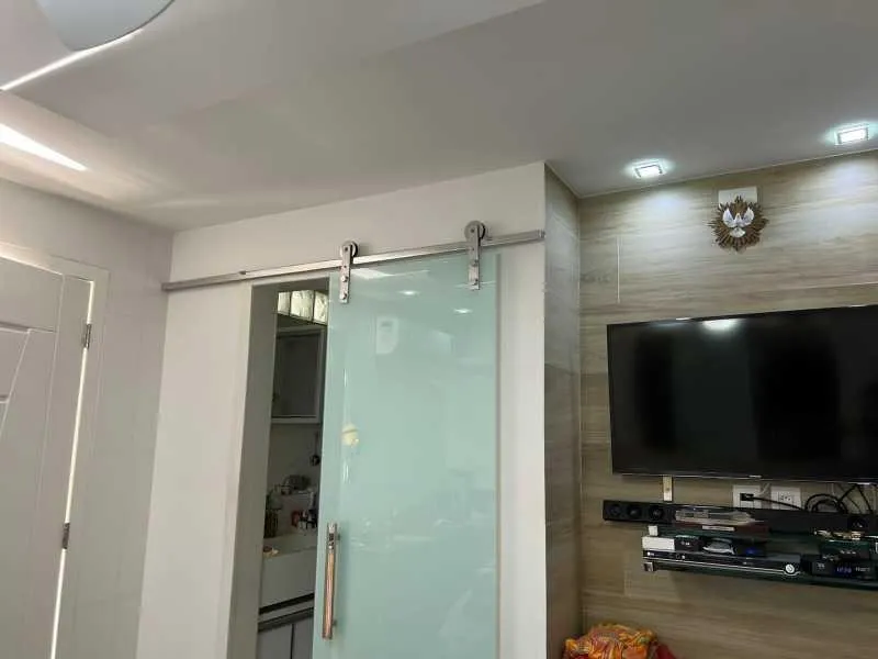 Furnished apartment with 2 bedrooms and a glass balcony — photo 15