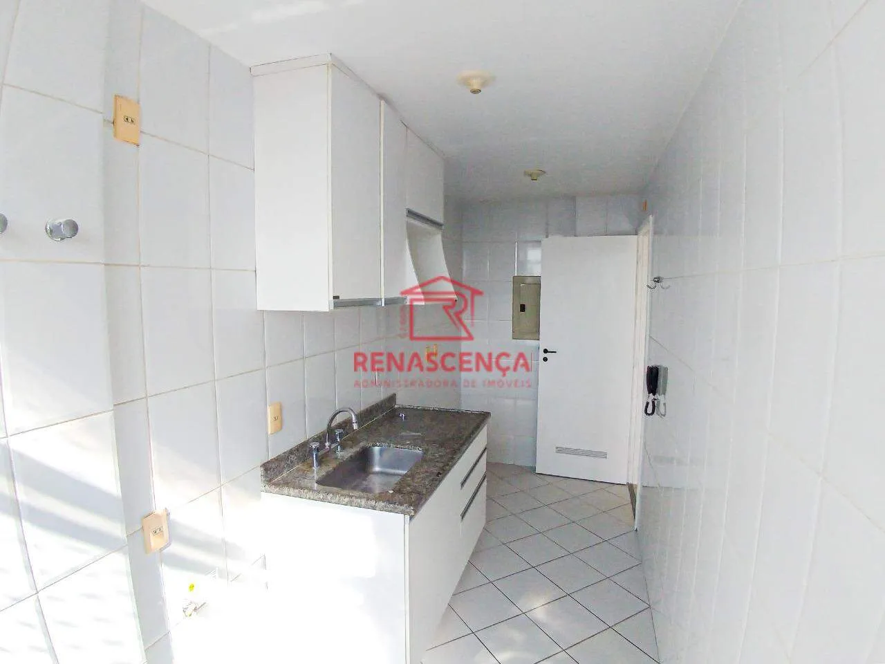 Apartamento com 2 quartos e varanda com área de lavanderia — photo 20