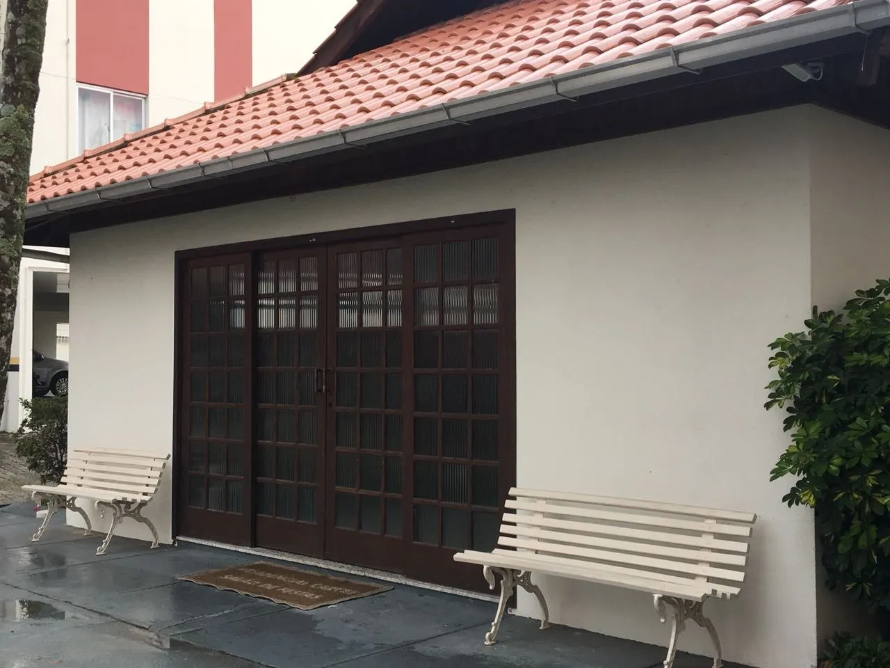 3-bedroom apartment with a balcony and 1 en-suite