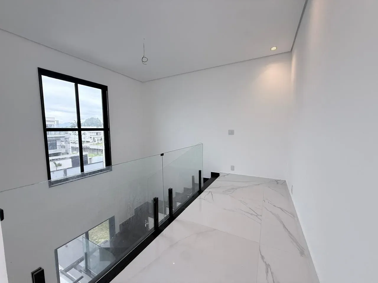 Private pool in a 5-bedroom house, 410 m² — photo 33