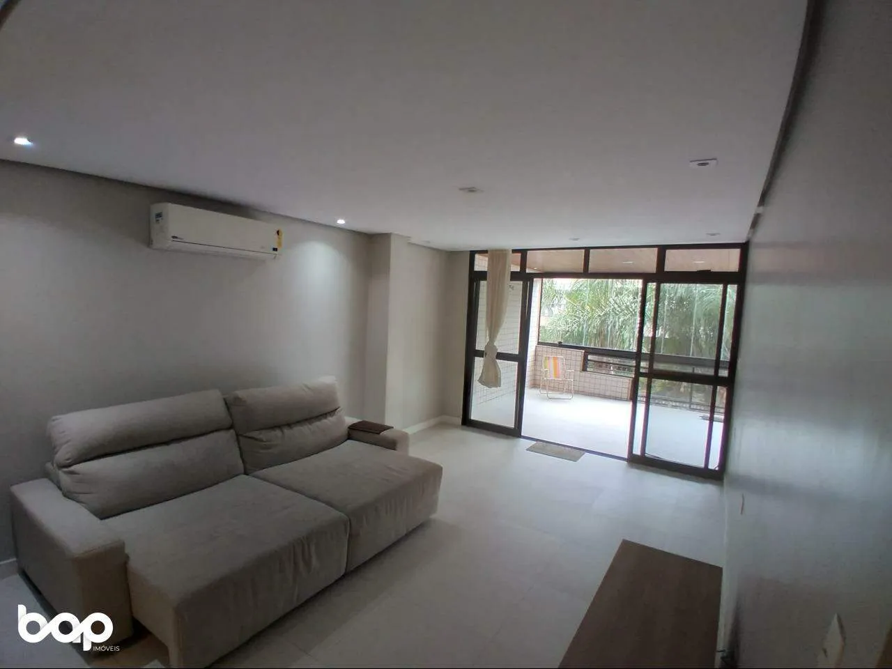Apartamento no 1º andar com churrasqueira privativa