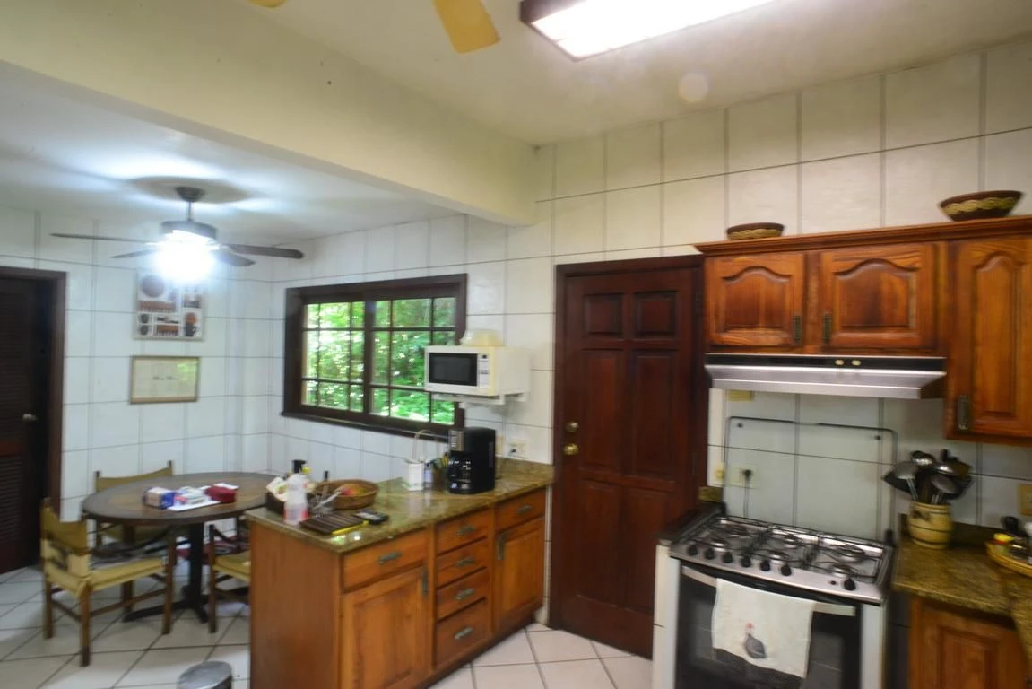 Casa mobiliada com 6 quartos e 5 suítes, com jardim — photo 59