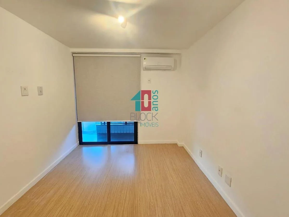101 m² apartment with 3 bedrooms and a glass balcony — photo 14