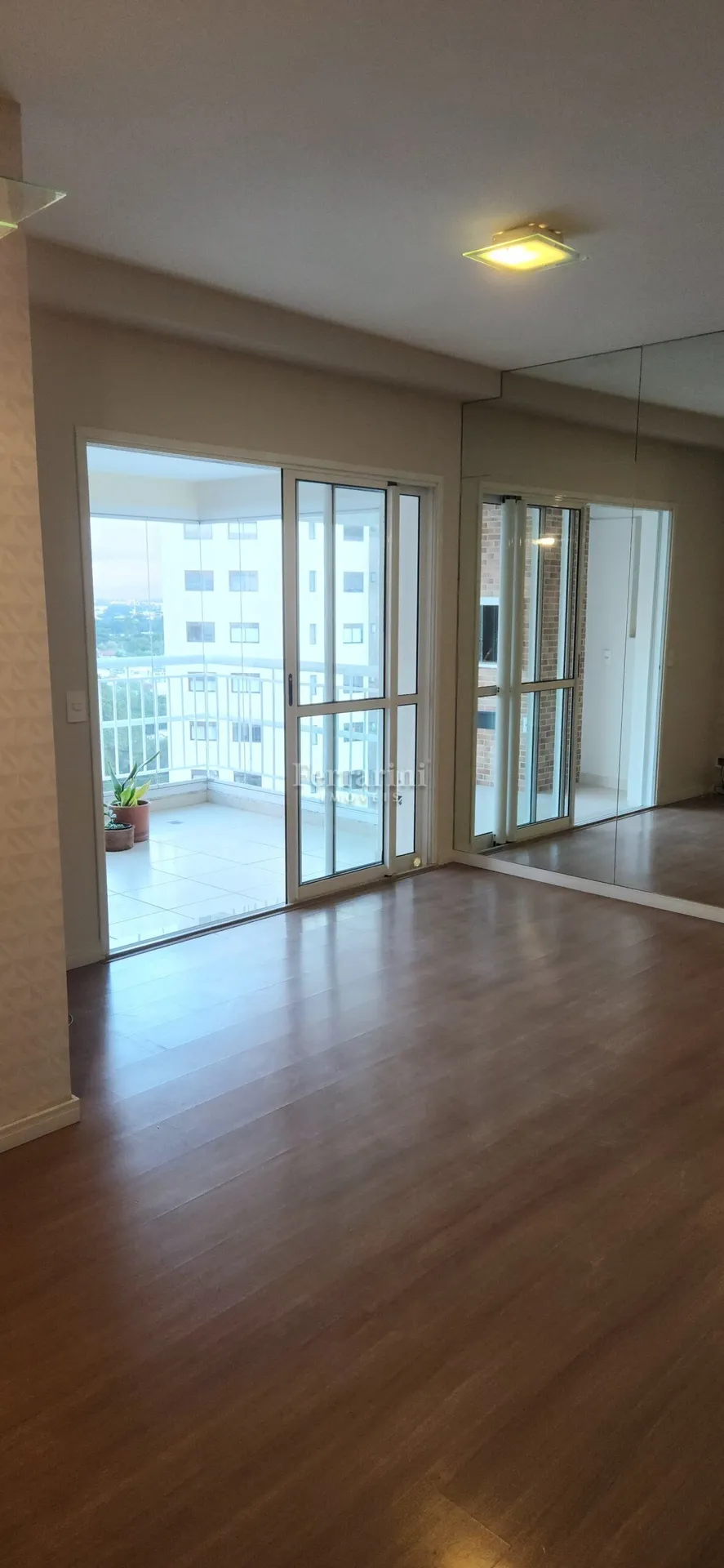 Apartment with 3 bedrooms and a closed kitchen — photo 18