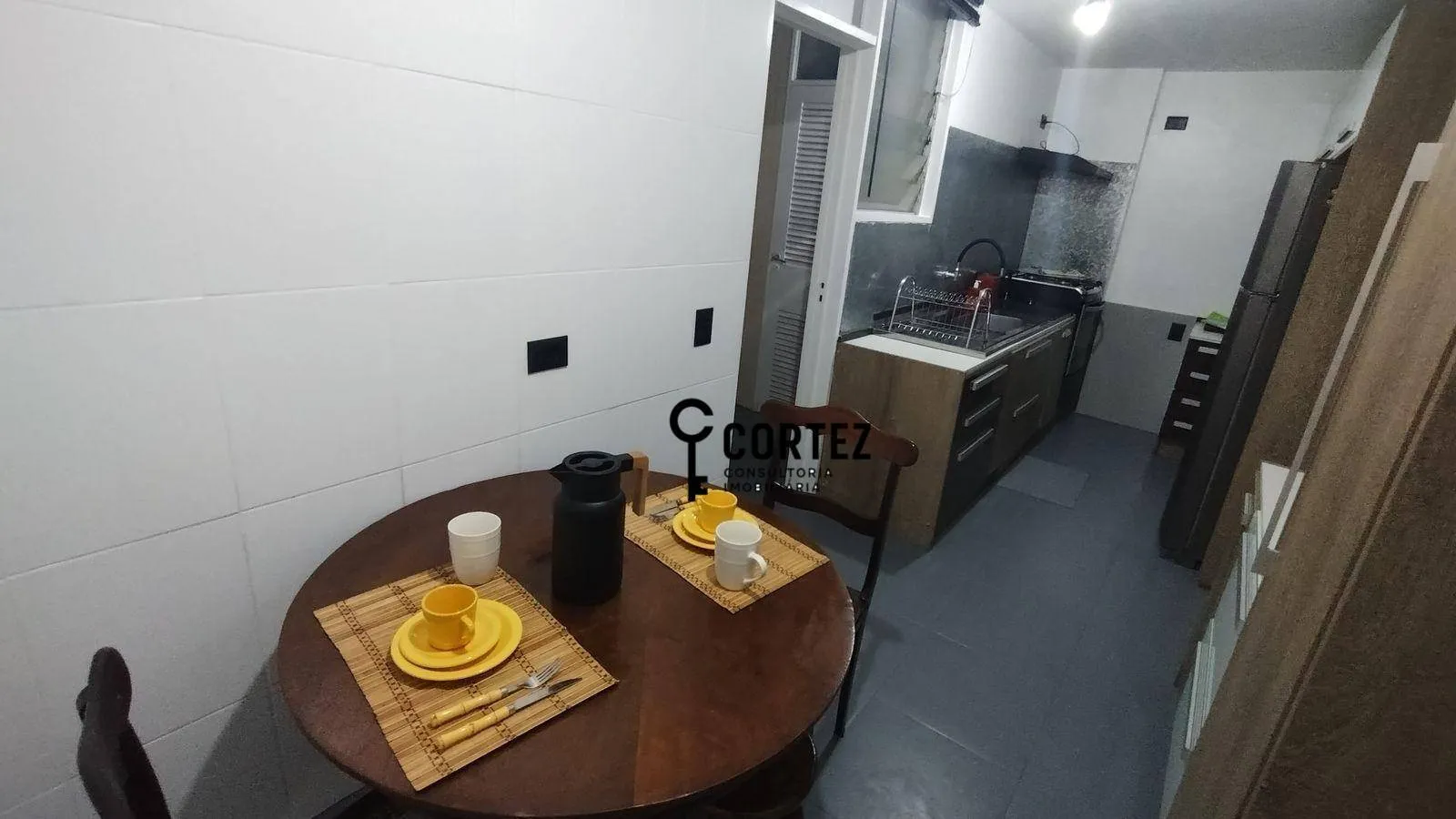 3-bedroom apartment with glass shower enclosures — photo 29