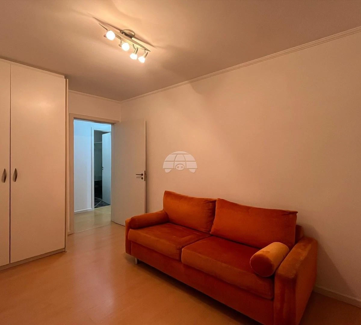 3-bedroom apartment with a bathtub in Curitiba — photo 3